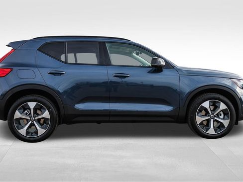 New 2026 Volvo XC40 B5 Plus w/ Protection Package Premier image 4