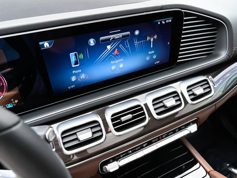Used 2025 Mercedes-Benz GLS 450 4MATIC image 28