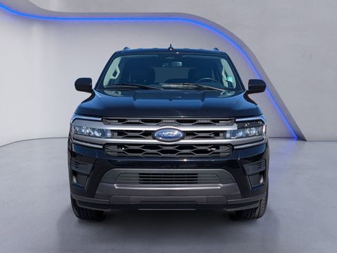 Used 2024 Ford Expedition Max XLT image 3