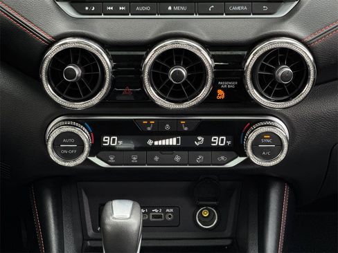 Used 2025 Nissan Sentra SR w/ SR Premium Package image 18