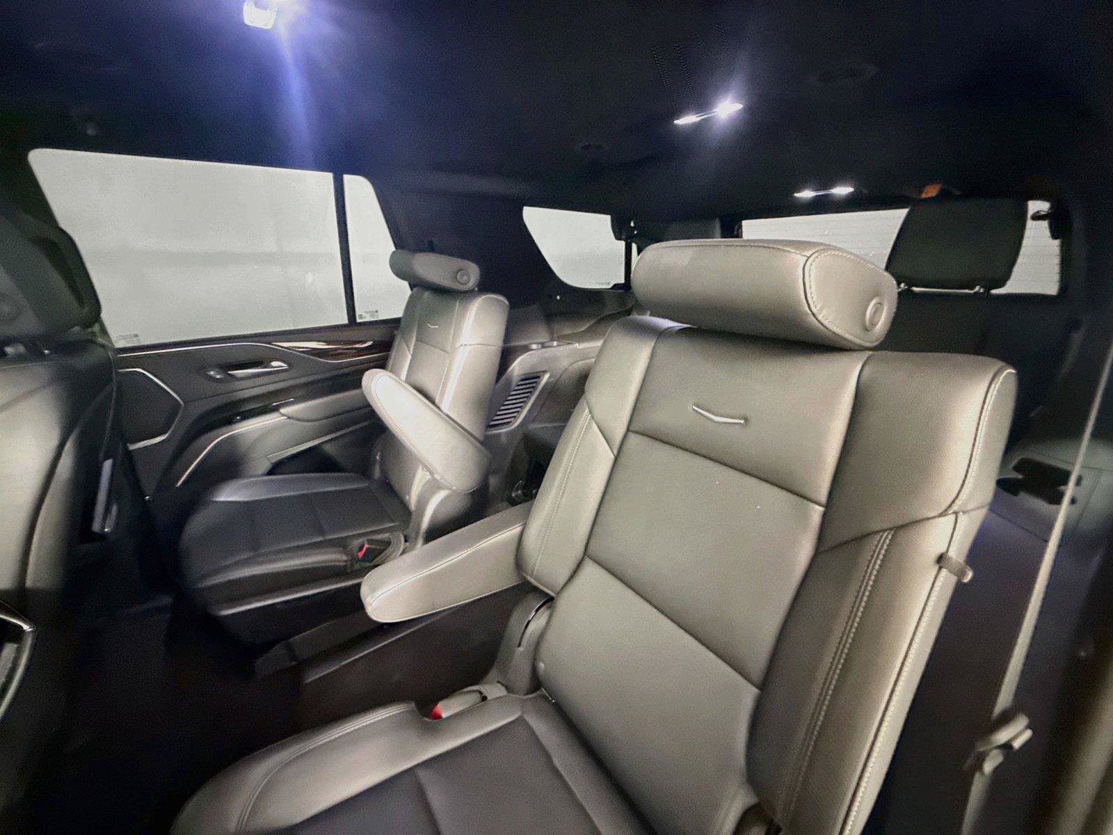 Used 2023 Cadillac Escalade Luxury RWD image 11