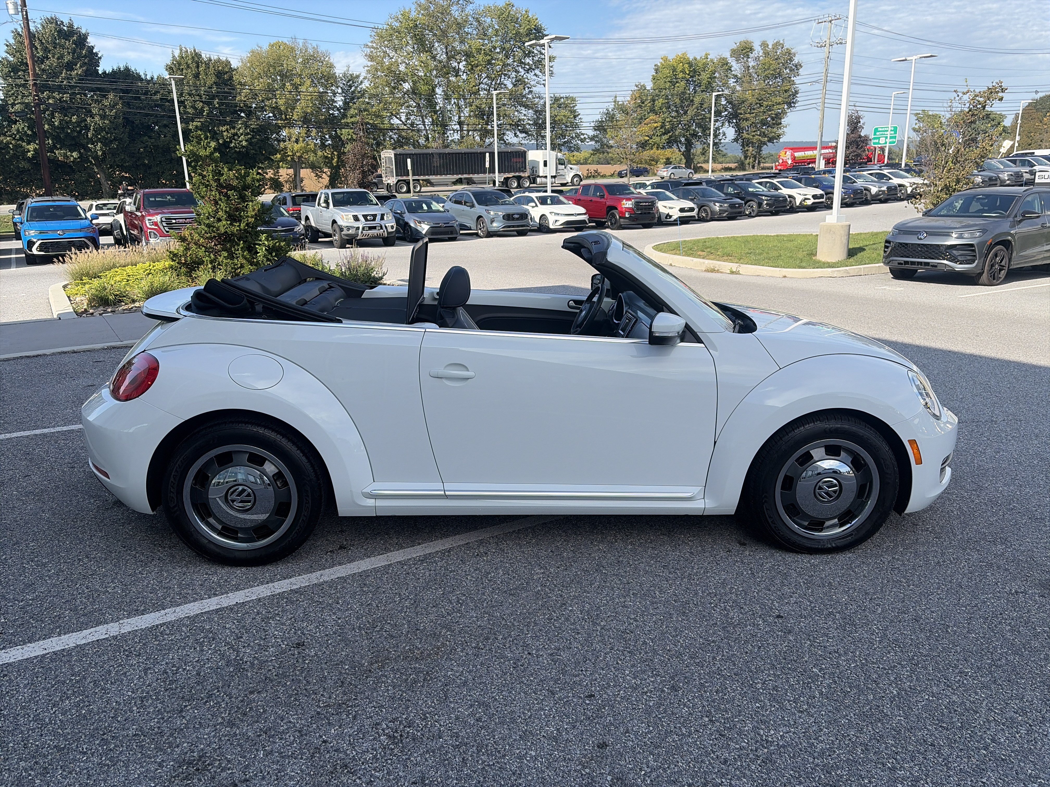 Used 2016 Volkswagen Beetle 1.8T Denim FWD image 4