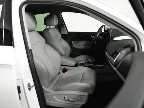 Certified 2022 Audi Q5 e Premium w/ Convenience Package image 18