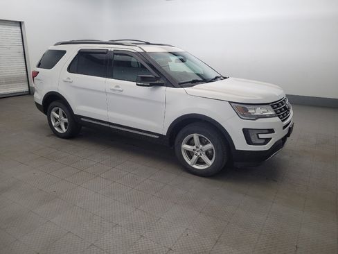 Used 2017 Ford Explorer XLT w/ Equipment Group 202A AWD/4WD image 11