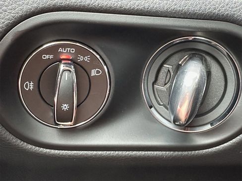 New 2025 Porsche Macan image 27