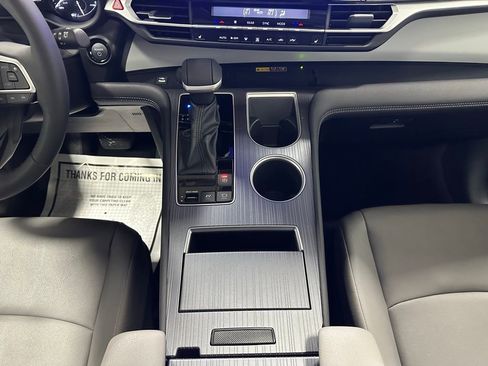 Used 2025 Toyota Sienna XLE image 40