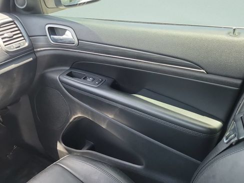 Used 2020 Jeep Grand Cherokee Limited X RWD image 16