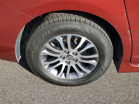 Used 2019 Toyota Sienna L image 42