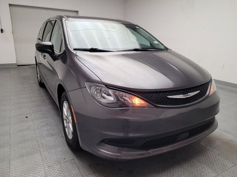 Used 2023 Chrysler Voyager LX FWD image 14