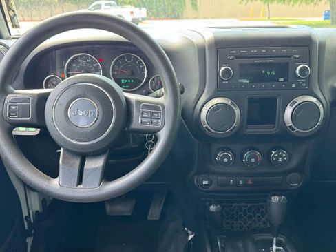 Used 2017 Jeep Wrangler Unlimited Sport AWD/4WD image 16