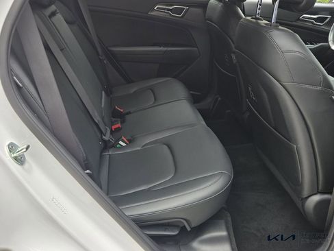 Certified 2024 Kia Sportage EX FWD image 16