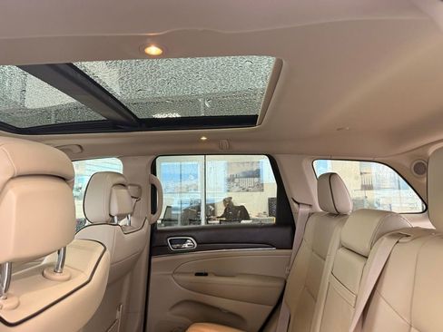 Used 2018 Jeep Grand Cherokee Overland image 36