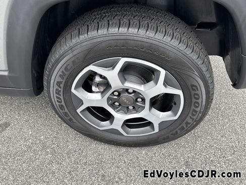 Used 2022 Jeep Compass Trailhawk w/ Trailhawk Elite Group image 22