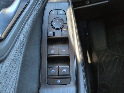 Used 2023 Nissan Rogue SV FWD image 21
