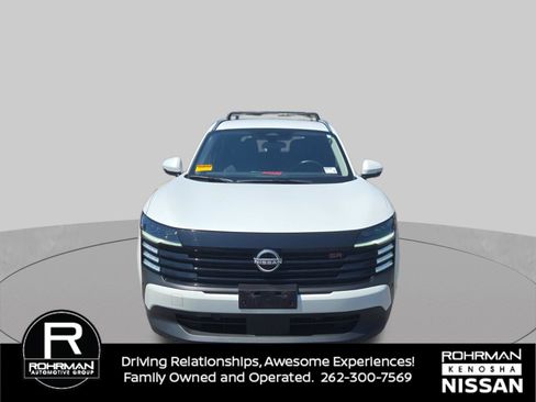 Certified 2025 Nissan Kicks SR FWD image 11