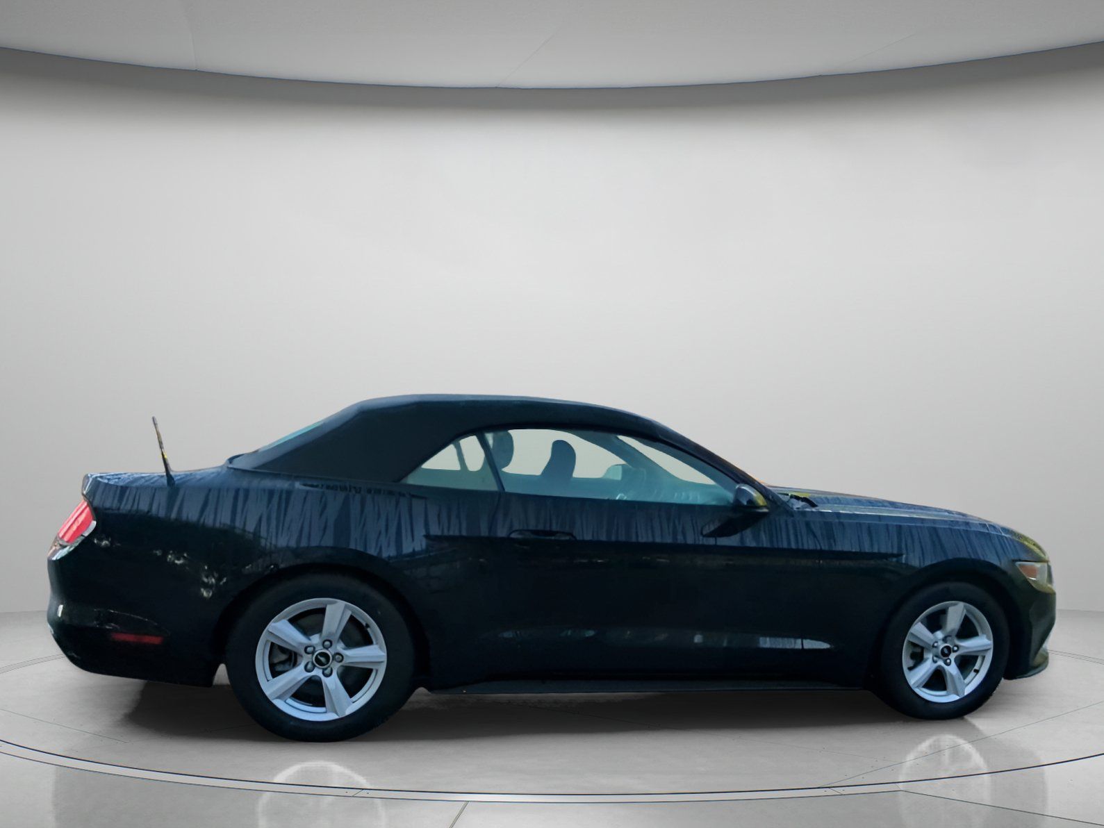 Used 2016 Ford Mustang Convertible RWD image 31