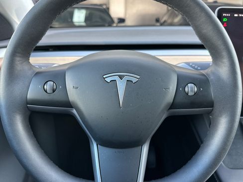 Used 2024 Tesla Model Y Long Range AWD/4WD image 22