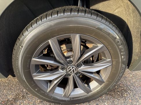 Used 2022 Volkswagen Tiguan SE image 7