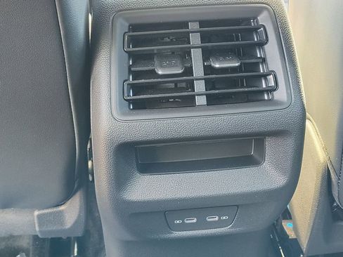 New 2026 Volkswagen Tiguan SE R-Line image 11