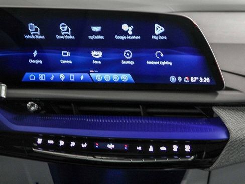 Used 2025 Cadillac Optiq Luxury 2 image 15