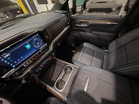 Used 2024 Chevrolet Silverado 2500 High Country w/ High Country Premium Package image 35