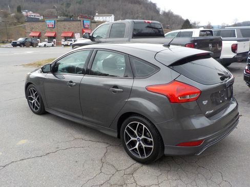 Used 2015 Ford Focus SE w/ SE Sport Package image 2