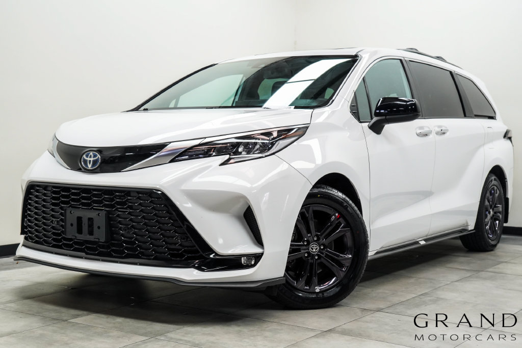 Used 2024 Toyota Sienna XSE w/ XSE Plus Package AWD/4WD image 1