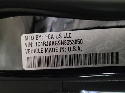 Used 2022 Jeep Grand Cherokee L Laredo w/ Luxury Tech Group I image 33