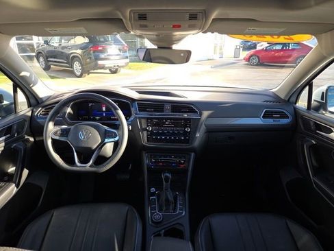 Used 2023 Volkswagen Tiguan SE image 21