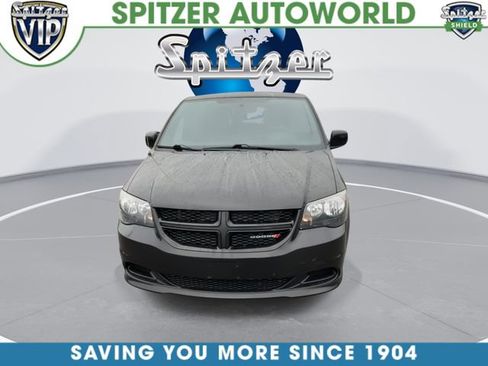 Used 2016 Dodge Grand Caravan SE image 3