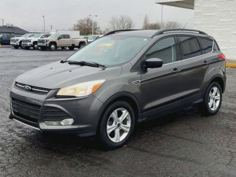 Used 2015 Ford Escape SE w/ Equipment Group 201A image 4