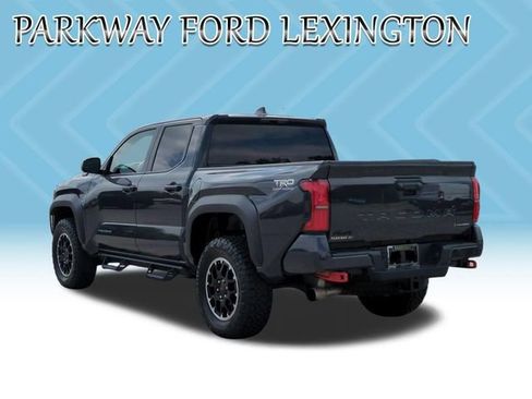 Used 2025 Toyota Tacoma TRD Off-Road AWD/4WD image 7