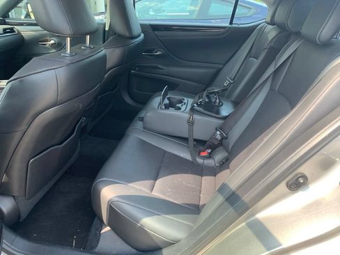 Used 2020 Lexus ES 350 w/ Premium Package FWD image 2