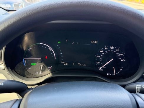 Used 2025 Toyota Sienna LE w/ LE Plus Package FWD image 25