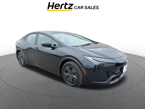 Used 2025 Toyota Prius LE image 1