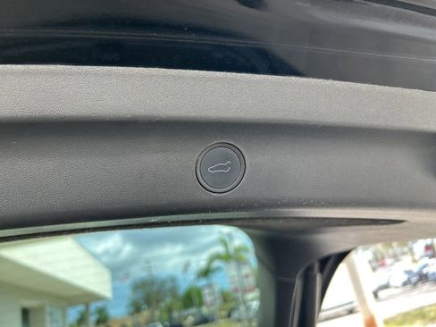 Used 2022 Tesla Model Y Performance image 36