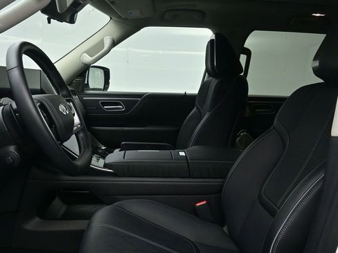 Used 2025 INFINITI QX80 Sensory image 11