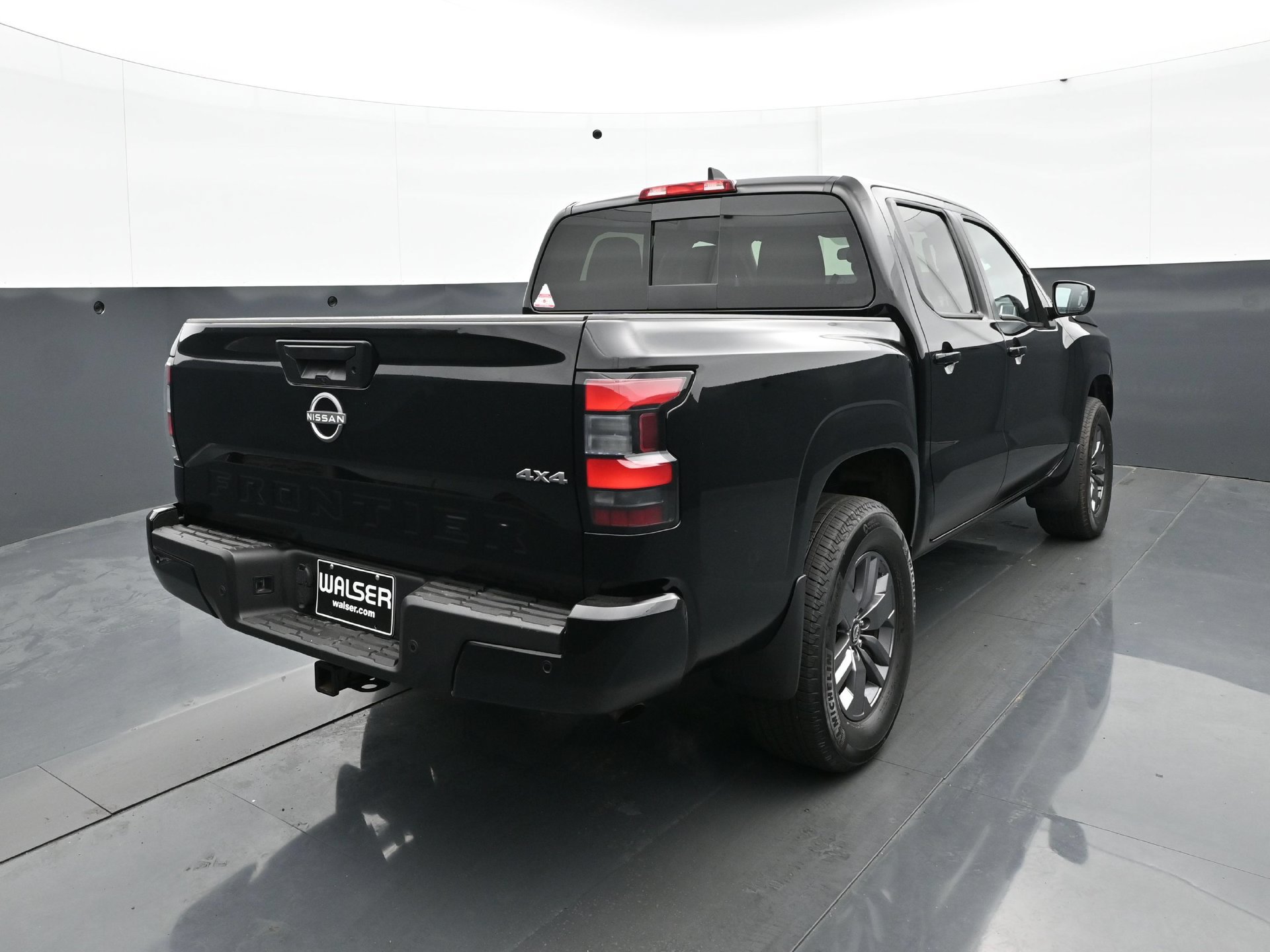Used 2025 Nissan Frontier SV w/ SV Convenience Package AWD/4WD image 6