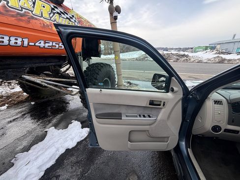 Used 2011 Ford Escape XLT image 20