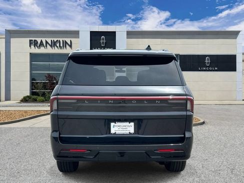 New 2025 Lincoln Navigator Reserve w/ Jet Appearance Package AWD/4WD image 6