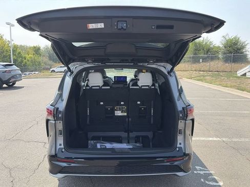 Used 2026 Toyota Sienna XSE AWD/4WD image 34