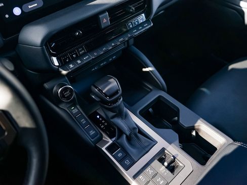 Used 2025 Toyota Land Cruiser image 37