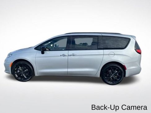 New 2026 Chrysler Pacifica Select w/ S Appearance Package image 2