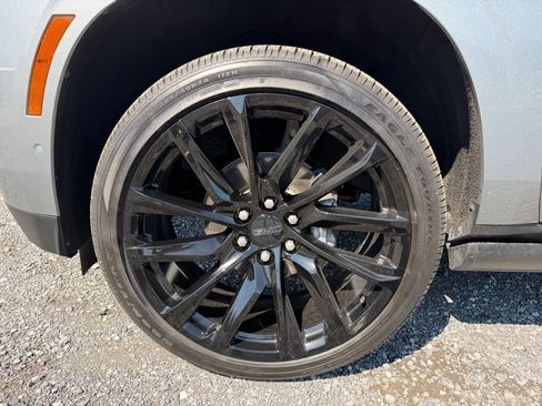 Used 2025 GMC Yukon Denali Ultimate AWD/4WD image 17
