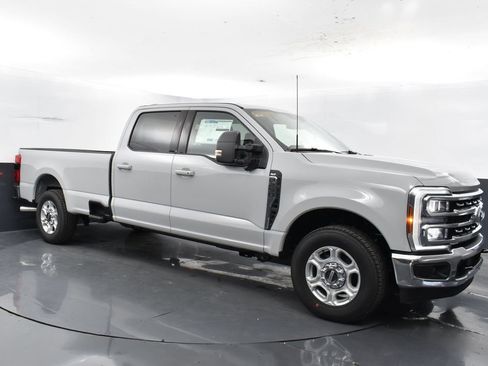 New 2026 Ford F250 XLT w/ XLT Premium Package RWD image 4