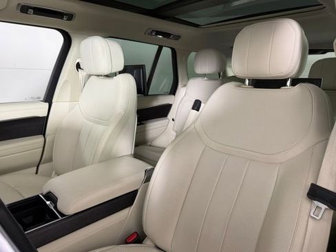 Used 2024 Land Rover Range Rover SE AWD/4WD image 4