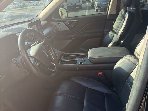 Used 2023 Lincoln Aviator Reserve w/ Equipment Group 201A image 8