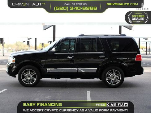 Used 2011 Lincoln Navigator image 4