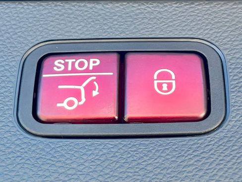 Certified 2022 Mercedes-Benz GLC 300 4MATIC image 35