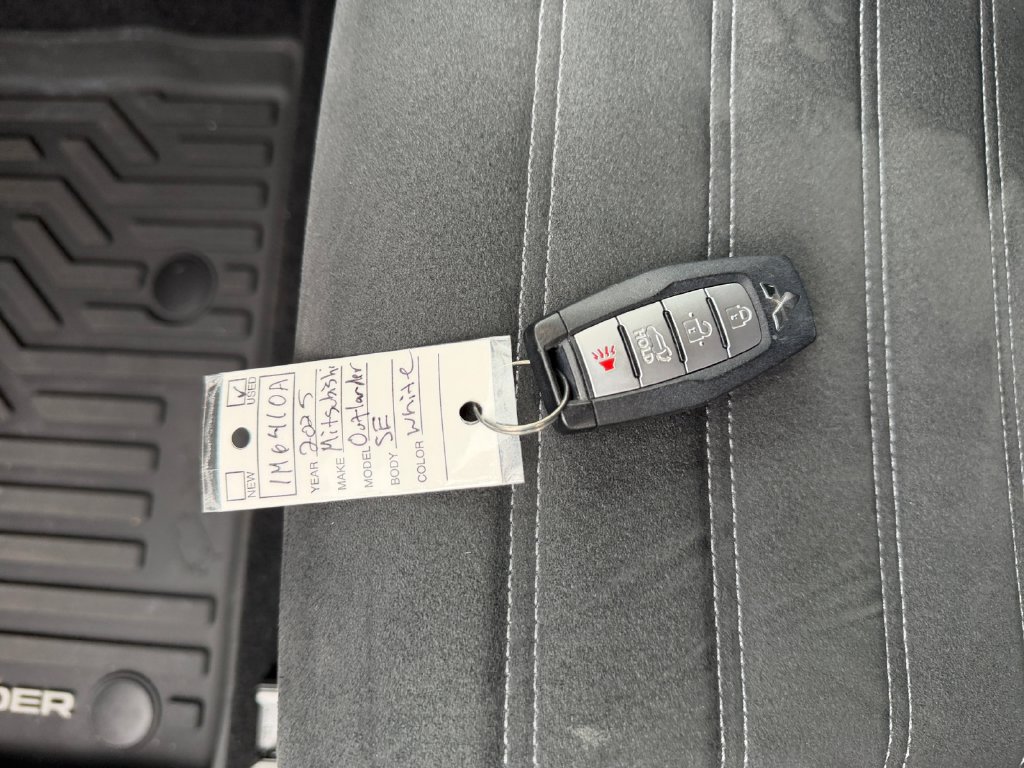 Used 2025 Mitsubishi Outlander SE AWD/4WD image 32
